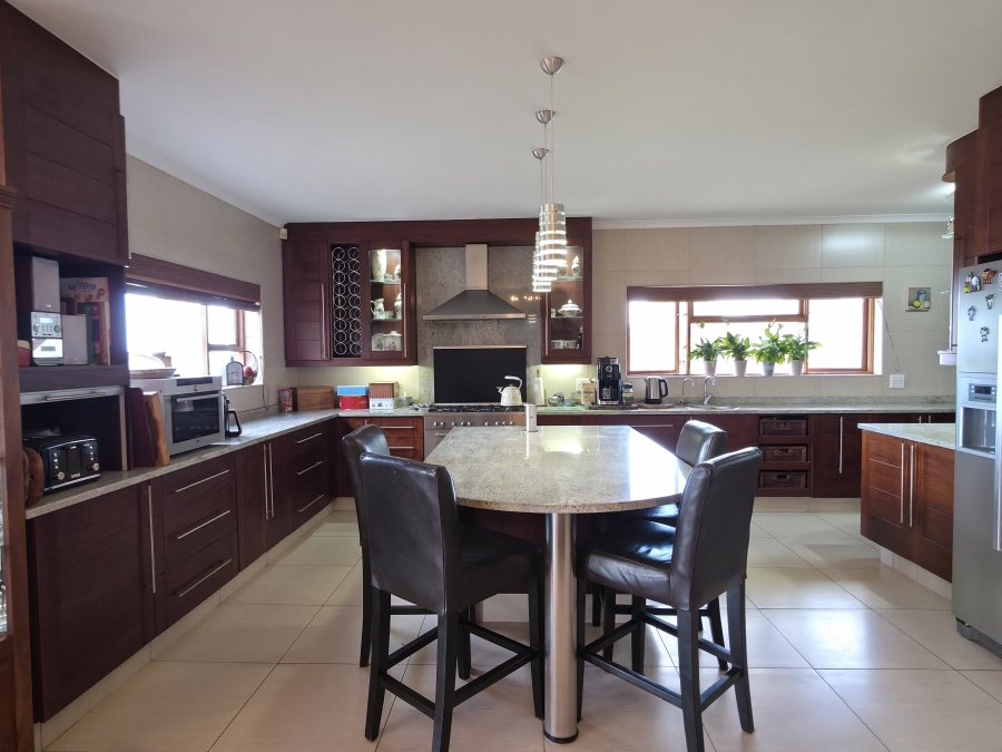 6 Bedroom Property for Sale in Jeffreys Bay Central Eastern Cape